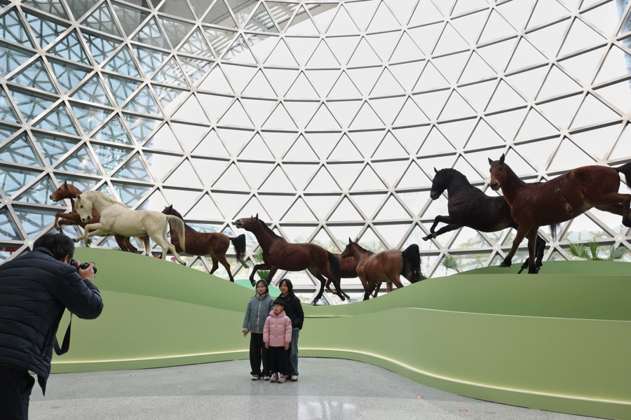 정월 초하루 상하이 과학기술관에서 말띠 해 문화 몰입 체험 가능