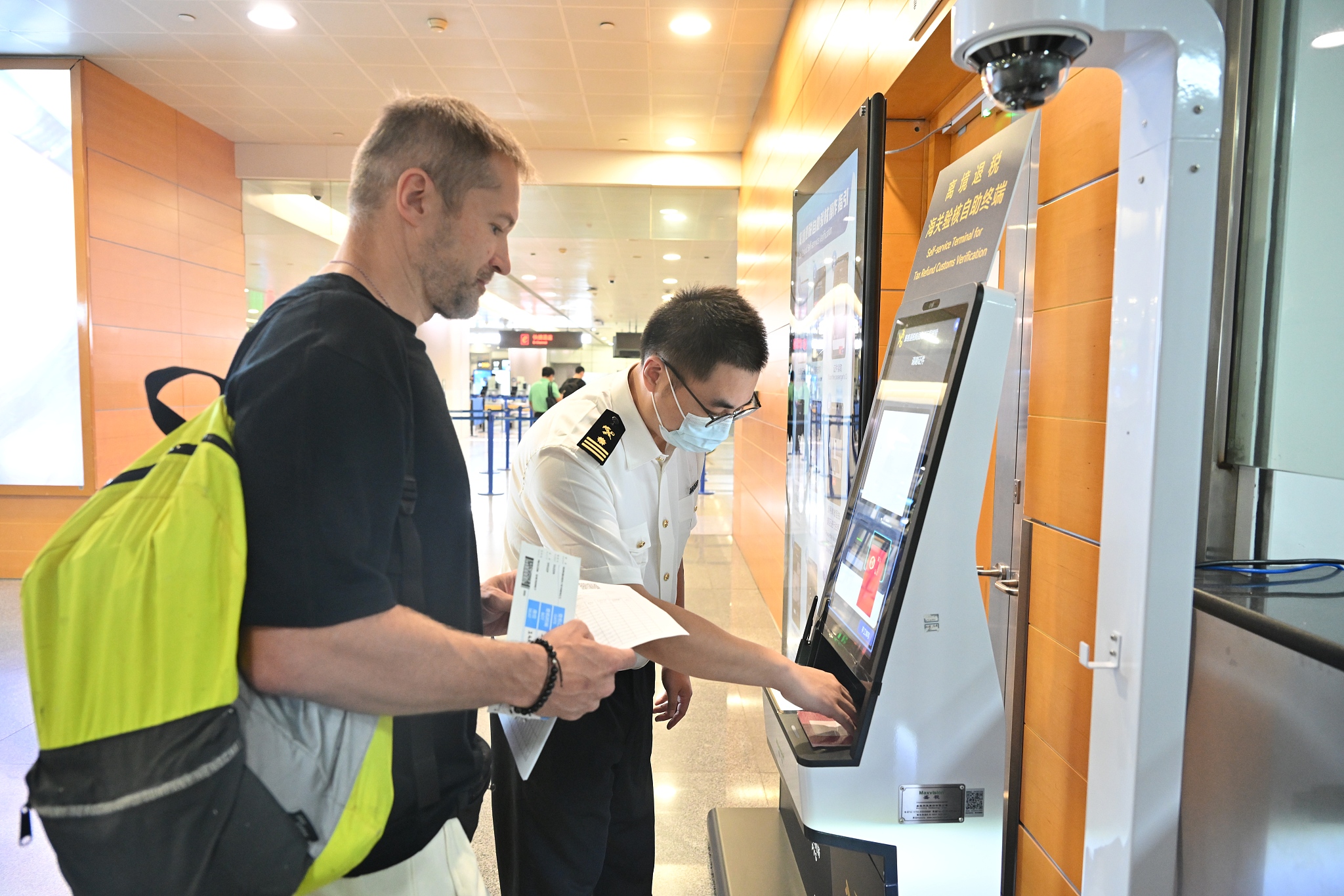 상하이시 상무위원회, 출국 세금 환급 디지털화 서비스 수준 향상을 위한 세 가지 조치 발표