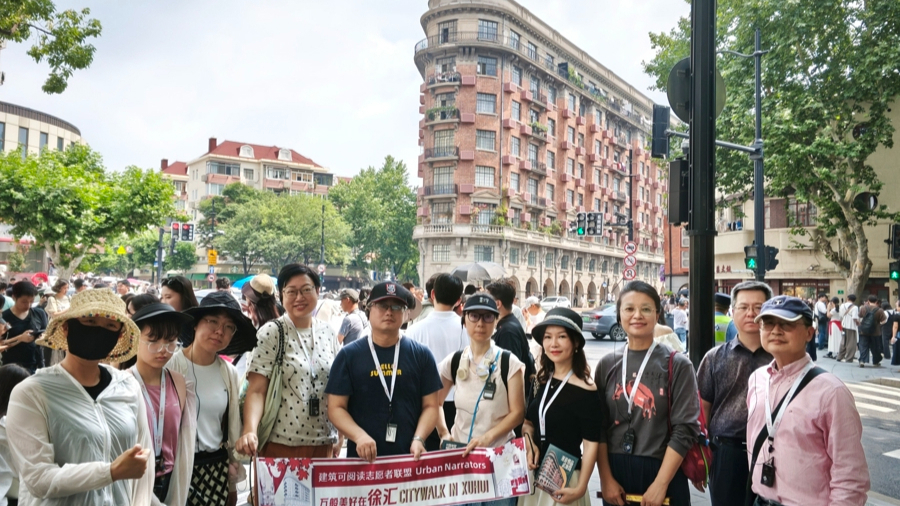 우캉로 다국어 자원봉사팀, 외국인에게 상하이 이야기를 전하다​