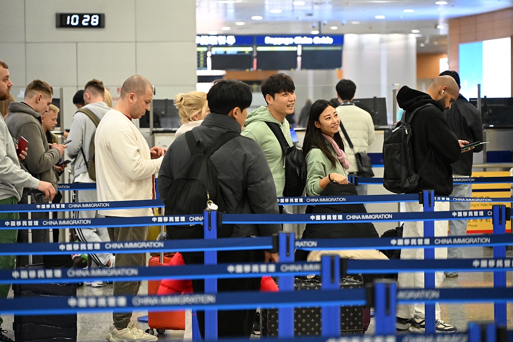 리창 중국 국무원 총리, 국무원령 서명… '출입국 관리에 관한 국무원 규정' 공포